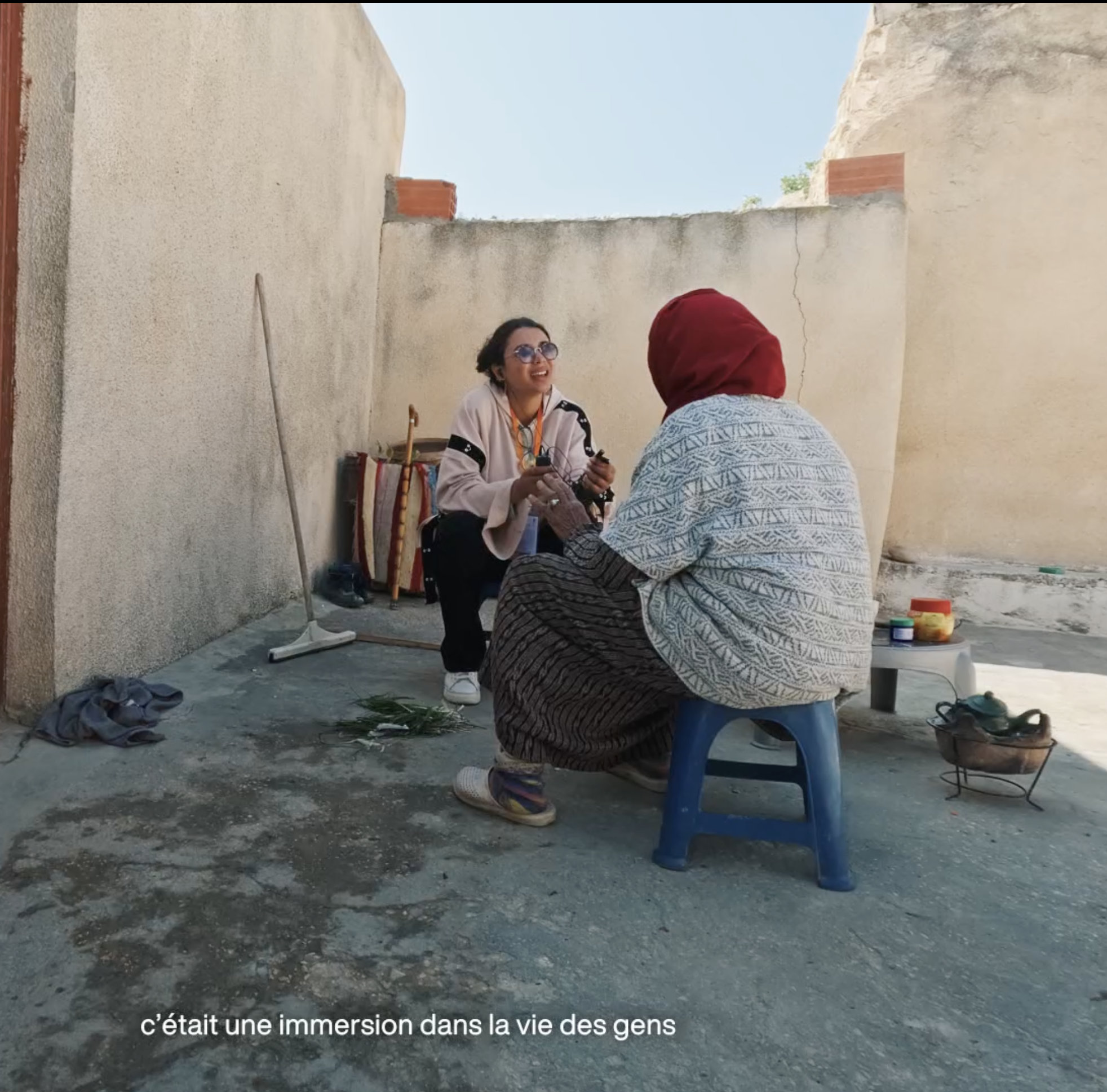Interviewer and citizen in conversation
